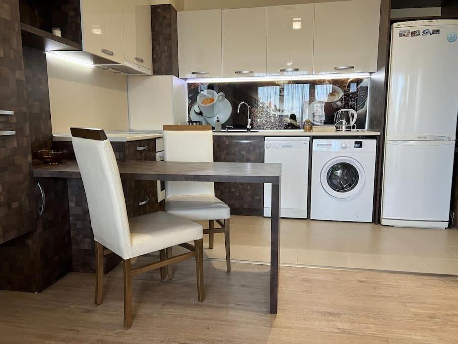 Cozy Apartment - Free Parking Plovdiv Kültér fotó