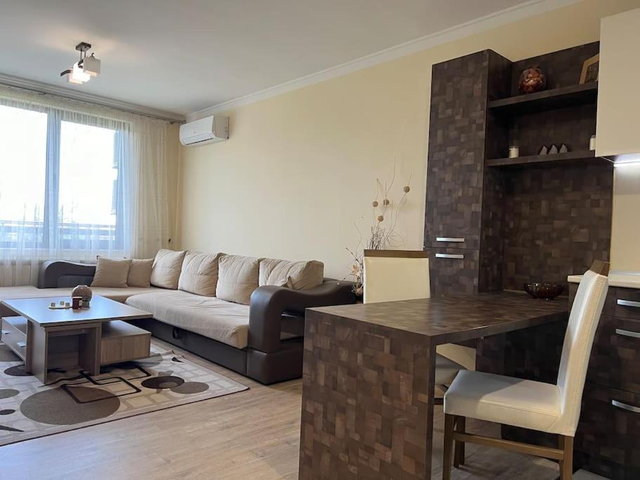 Cozy Apartment - Free Parking Plovdiv Kültér fotó