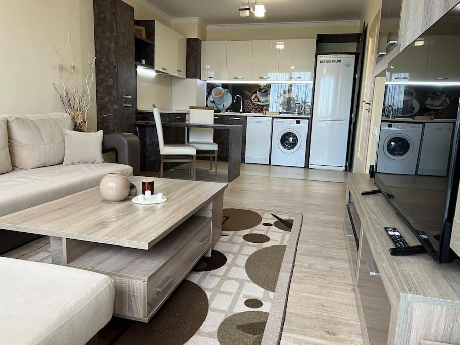 Cozy Apartment - Free Parking Plovdiv Kültér fotó