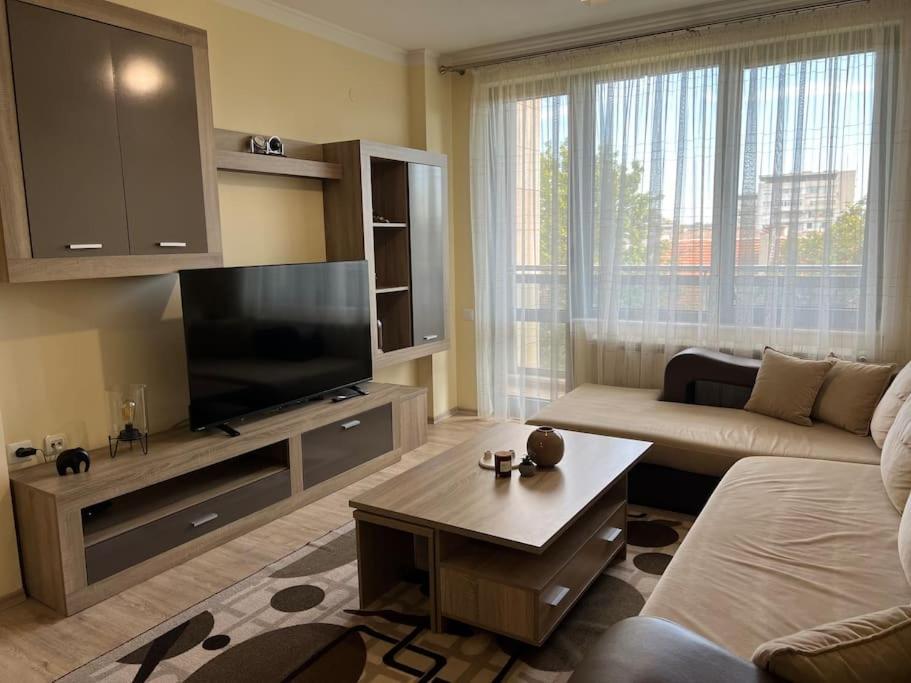 Cozy Apartment - Free Parking Plovdiv Kültér fotó